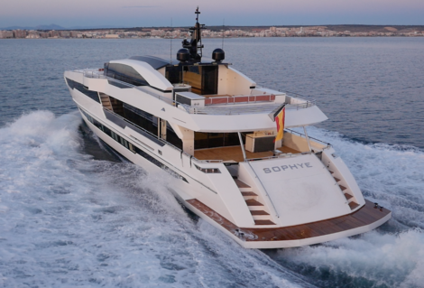 luxury-crewed-yacht-110-florida